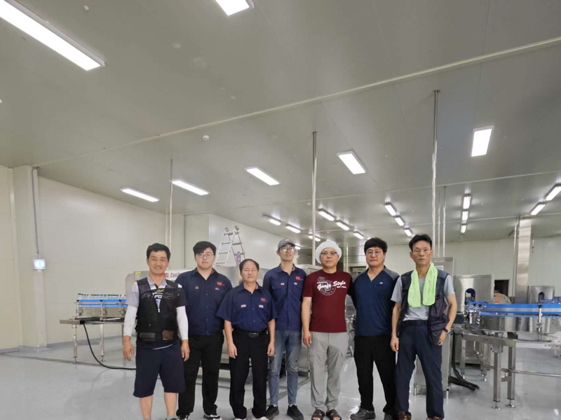 L&iacute;nea de llenado y empaque de botellas de mascotas