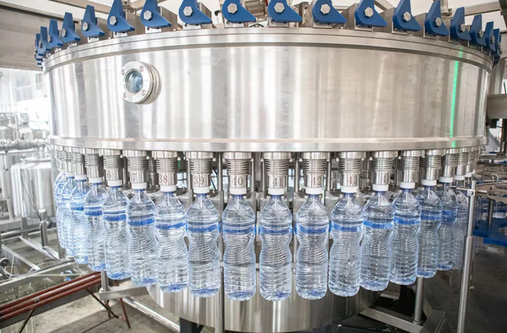 Monoblock de llenado de gravedad