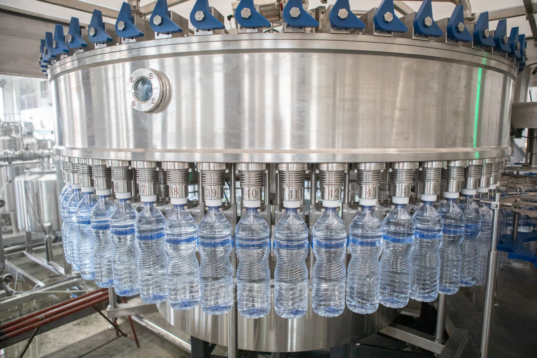 Monoblock de llenado de gravedad